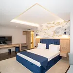 Hotel Querencia 3*